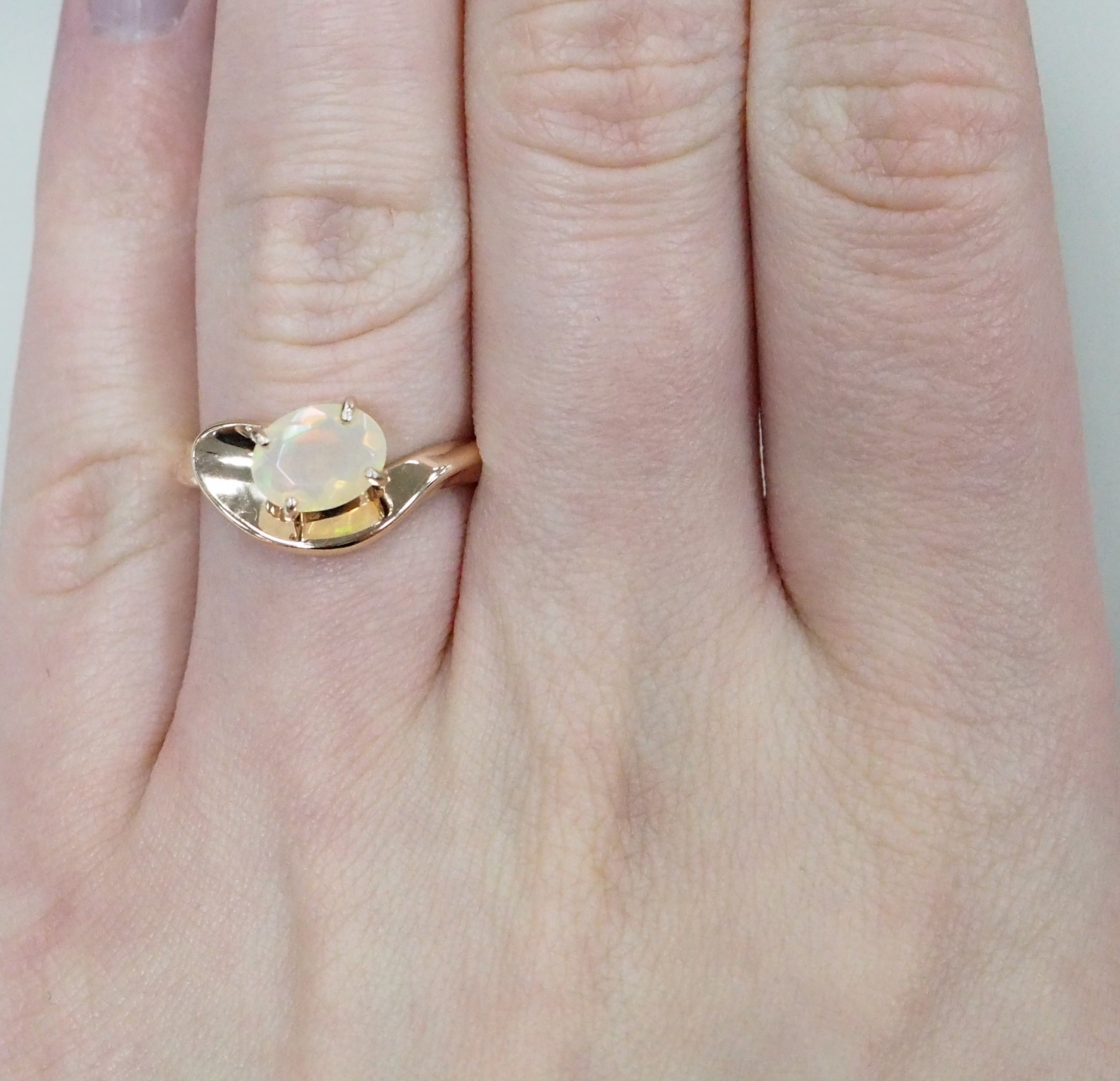 Серебряное кольцо с опалом